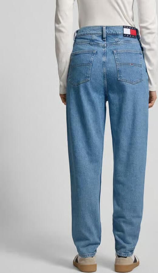 TOMMY JEANS Tapered jeans High waist Mom-Jeans Tapered Met Tommy Hilfiger logo-vlag op de achterzak - Foto 5
