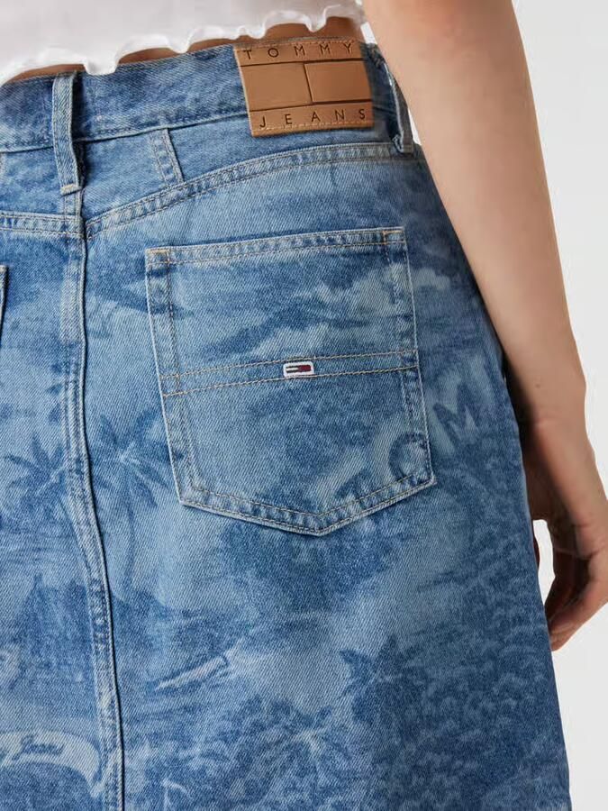 Tommy Jeans Mom fit jeansrok in een all-over look