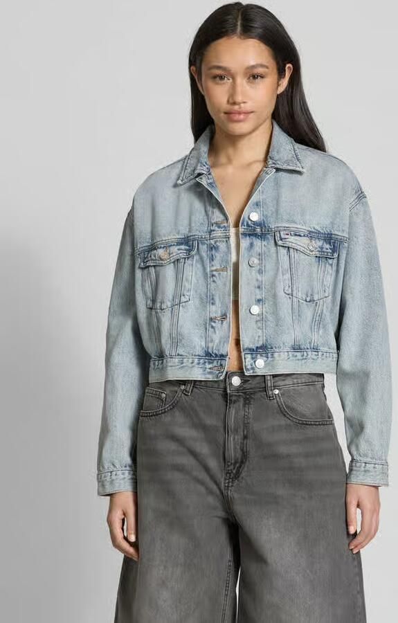 TOMMY JEANS jack OVSZ CROP TRUCKER JACKET BI6012 met korte snit in blauwe was met borstzakken - Foto 13