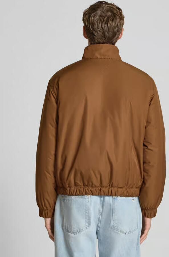 TOMMY JEANS Blouson TJM ESSENTIAL PADDED JACKET EXT Vrijetijdsjas overgangsjas glanzend stretch manchetten opstaande kraag - Foto 6