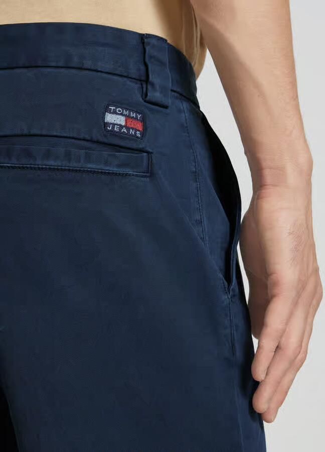 Tommy Jeans Regular fit chino met labeldetail model 'DAD'