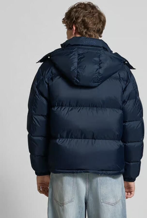 Tommy Jeans Regular fit gewatteerd jack met vulling van dons en veren model 'ALASKA' - Foto 2