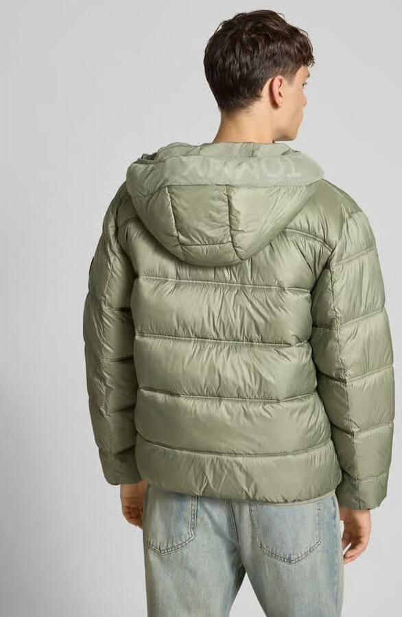 Tommy Jeans Regular fit gewatteerd jack met mesh