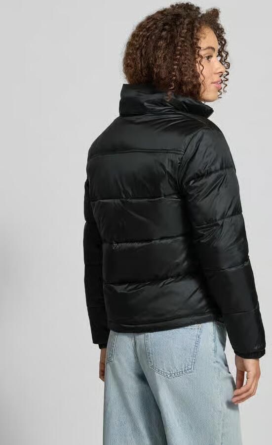 Tommy Jeans Regular fit gewatteerd jack met verborgen capuchon - Foto 3