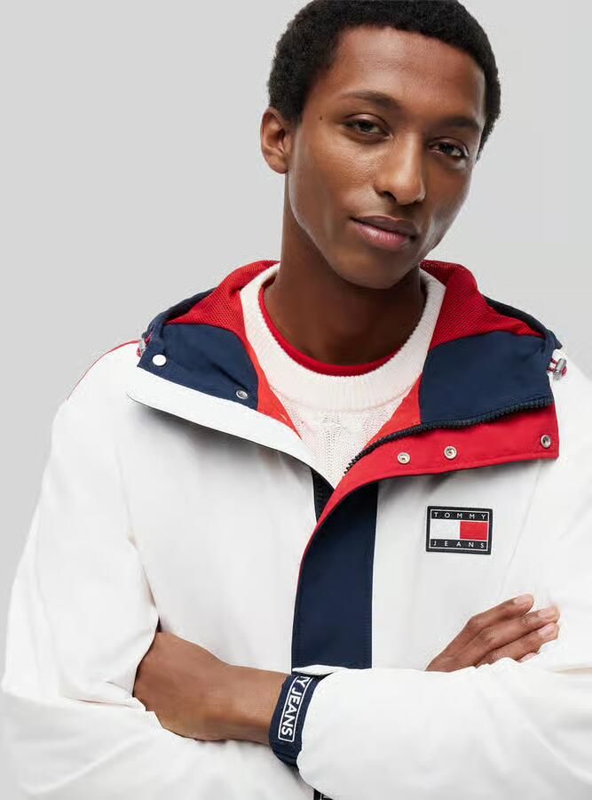 Tommy Jeans regular fit jack van nylon met logopatch