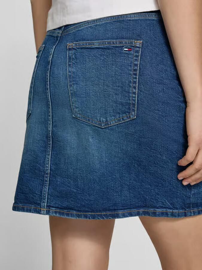 Tommy Jeans regular fit jeansrok van katoenmix model 'MOM' - Foto 2