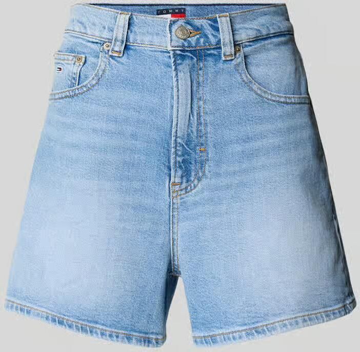 TOMMY JEANS Short MOM SHORT BI0112 met logo-badge in blauwe wassing - Foto 4
