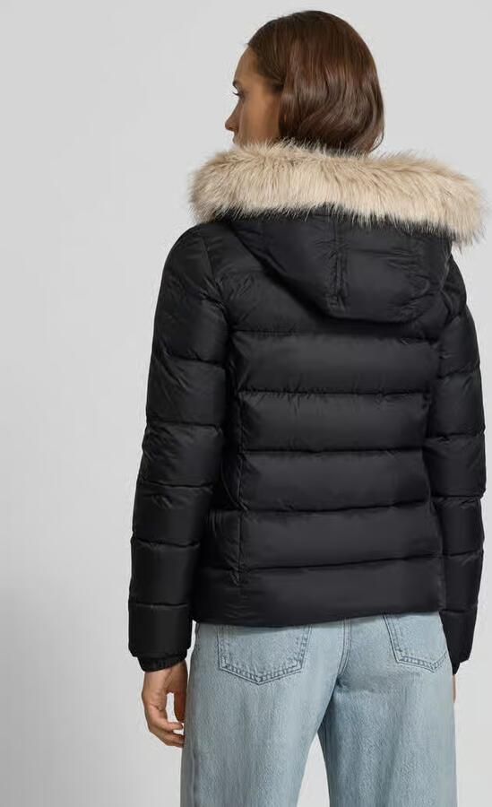 Tommy Jeans Slim fit gewatteerd jack met vulling van dons en veren - Foto 12