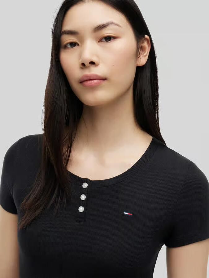 Tommy Jeans Slim fit T-shirt van katoenmix met henley-hals