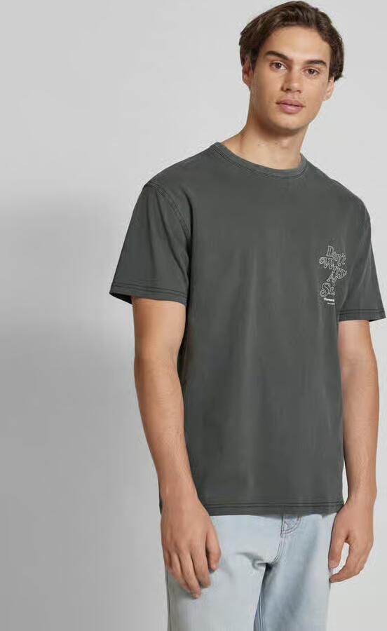 Tommy Jeans Regular fit T-shirt met labelprint model 'NOVELTY GRAPHIC' - Foto 2