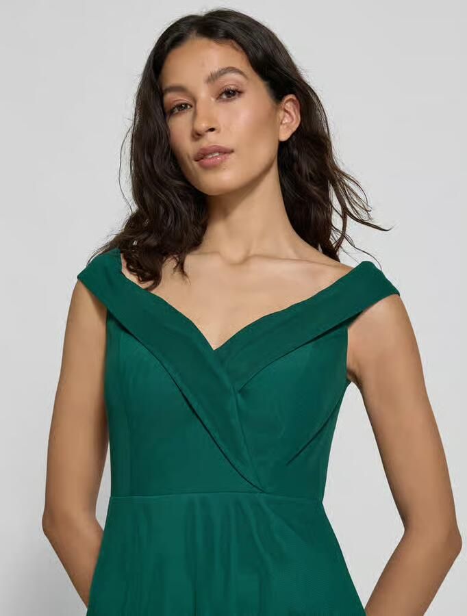 TROYDEN COLLECTION Avondjurk in laagjeslook