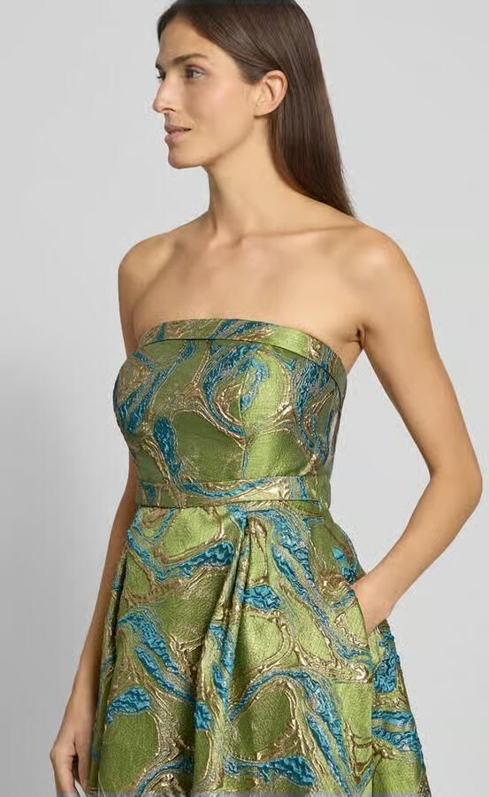TROYDEN COLLECTION Avondjurk in off shoulder-look