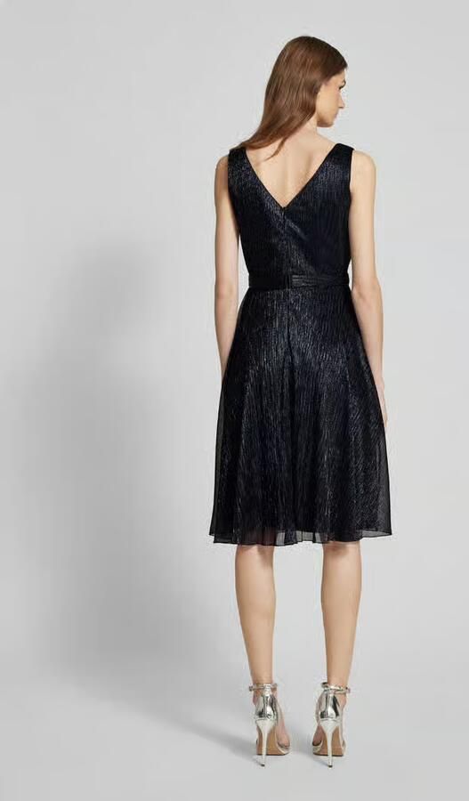 TROYDEN COLLECTION Cocktailjurk in wikkellook