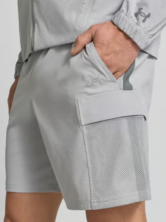 Under Armour Regular fit sportshorts met cargozak model 'Unstoppable Airvent'