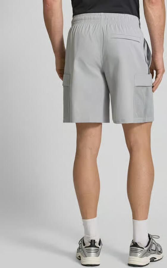 Under Armour Regular fit sportshorts met cargozak model 'Unstoppable Airvent'