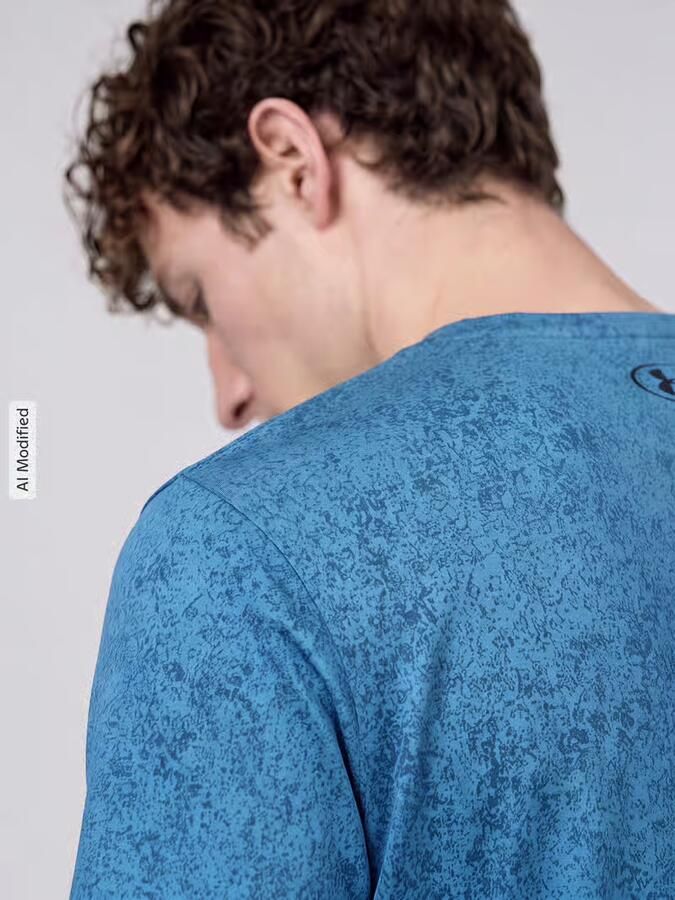 Under Armour Regular fit t-shirt met structuurpatroon model 'Pixelate'