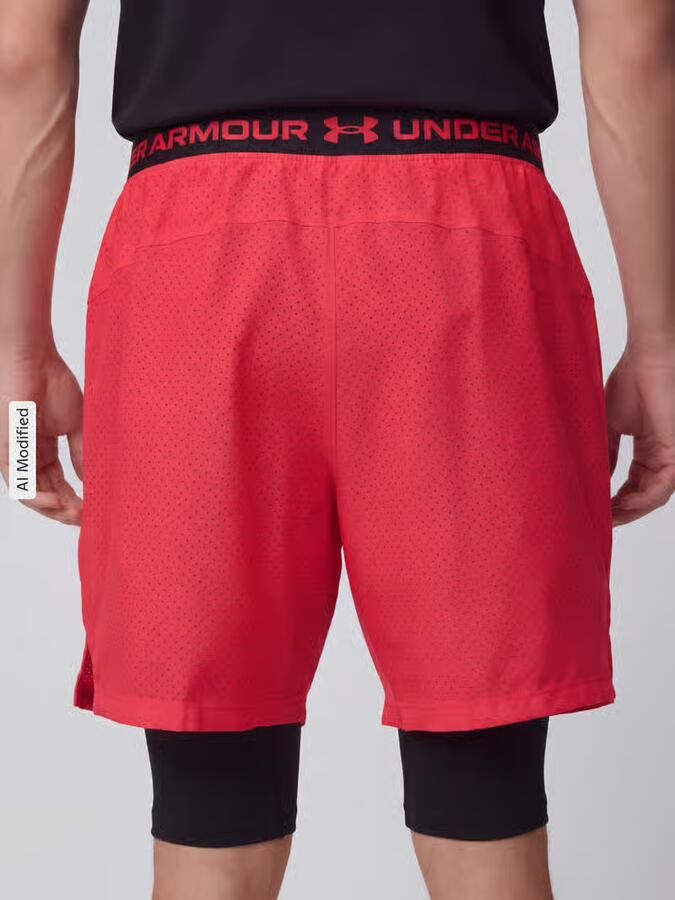 Under Armour relaxed fit sportshorts in dubbele-laagjeslook