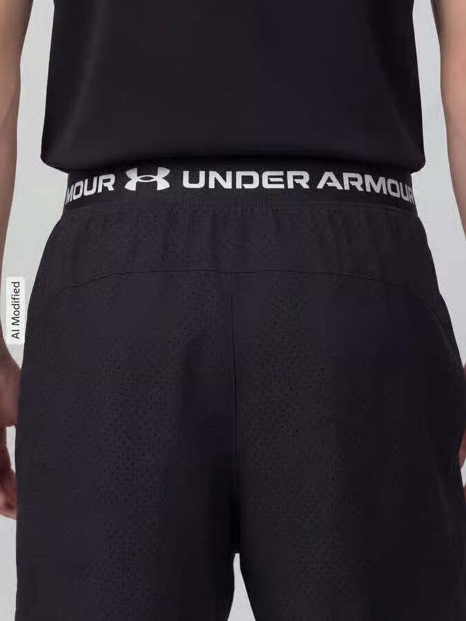 Under Armour relaxed fit sportshorts in dubbele-laagjeslook