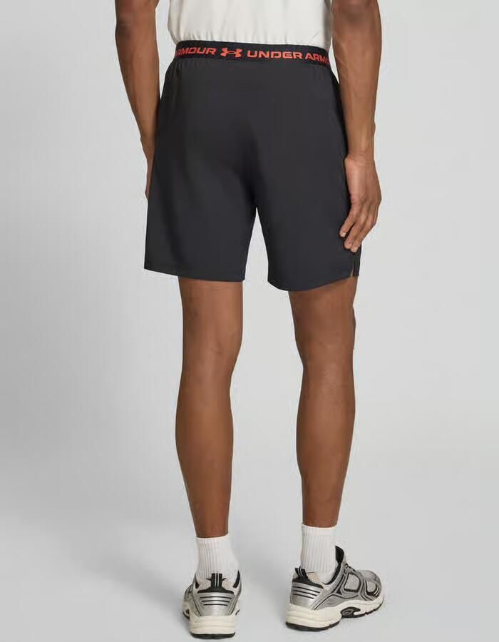 Under Armour Shorts met logo en steekzakken