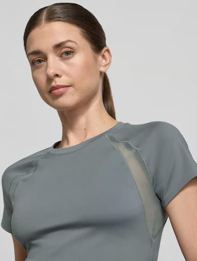 Under Armour T-shirt met mesh-inzetten en logo - Foto 2