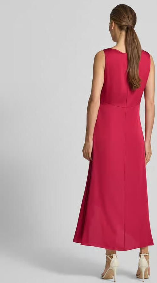 Vera Mont cocktailjurk met asymmetrische zoom