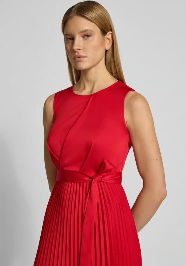 Vera Mont cocktailjurk met plissévouwen