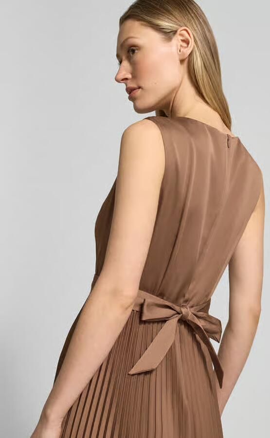 Vera Mont cocktailjurk met plissévouwen
