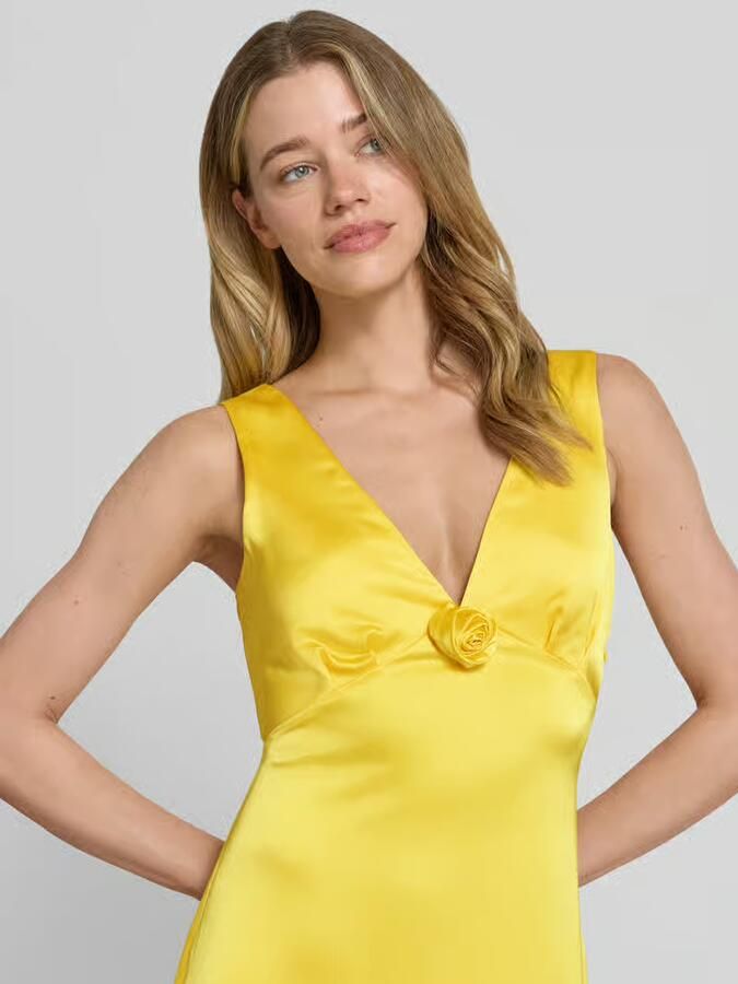 Vero Moda Nauwsluitende avondjurk met rozenapplicatie model 'GIANNA'