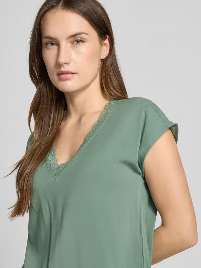 Vero Moda Regular fit T-shirt met kanten kraag Model 'BELLA'