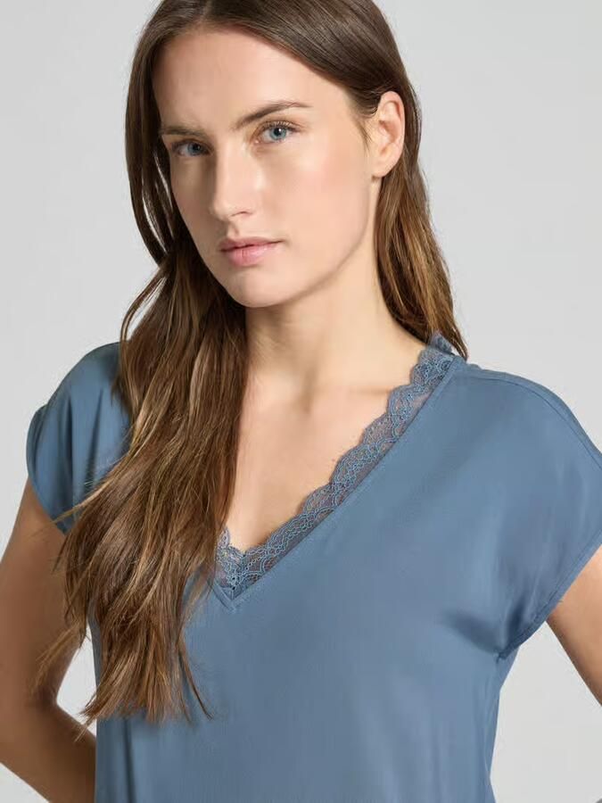 Vero Moda Regular fit T-shirt met kanten kraag Model 'BELLA'