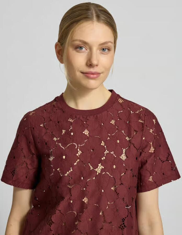 Vero Moda regular fit T-shirt van kant model 'SALLIE' - Foto 2