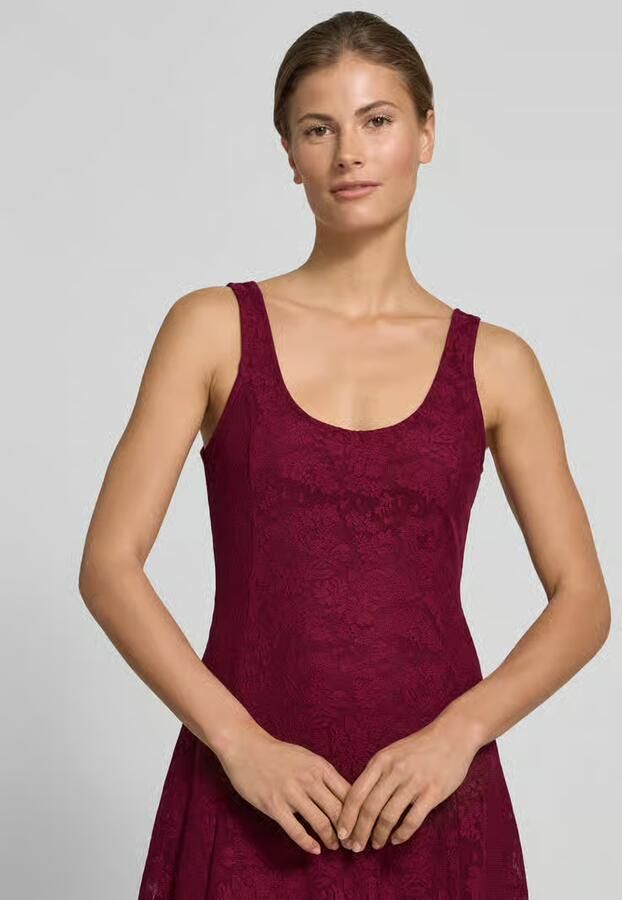 Vero Moda Uitlopende kanten jurk met smalle bandjes model 'SALINA'
