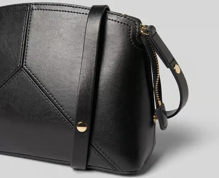 Victoria Beckham Schoudertas met reliëflogo