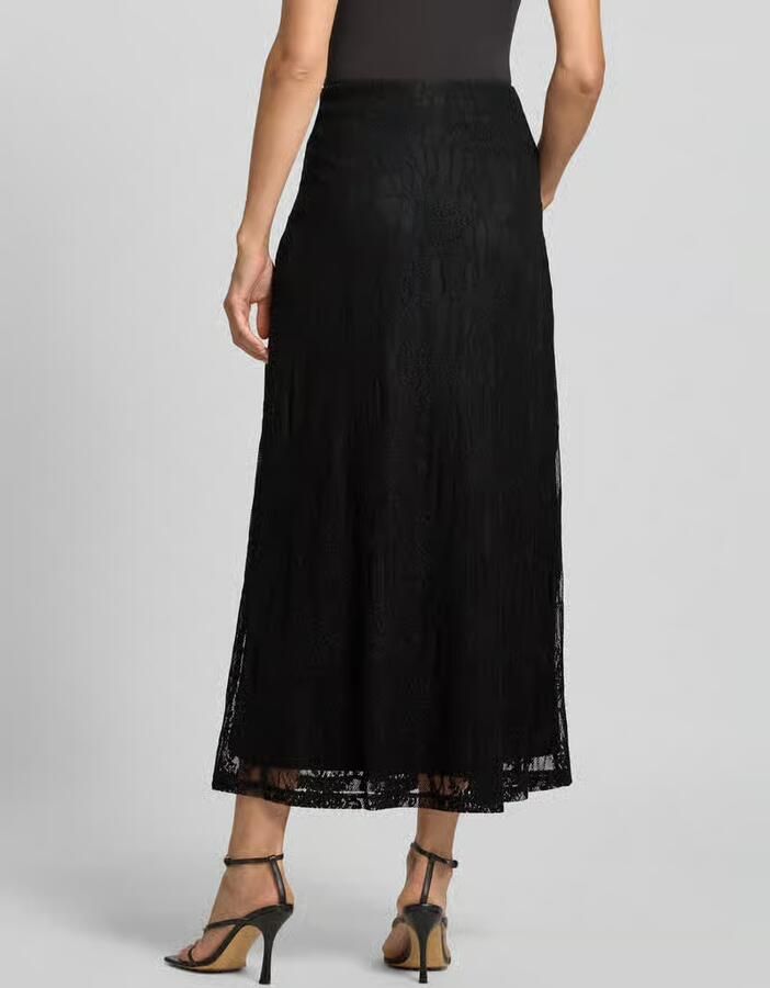 Vila Midirok van kant model 'FEMMA'