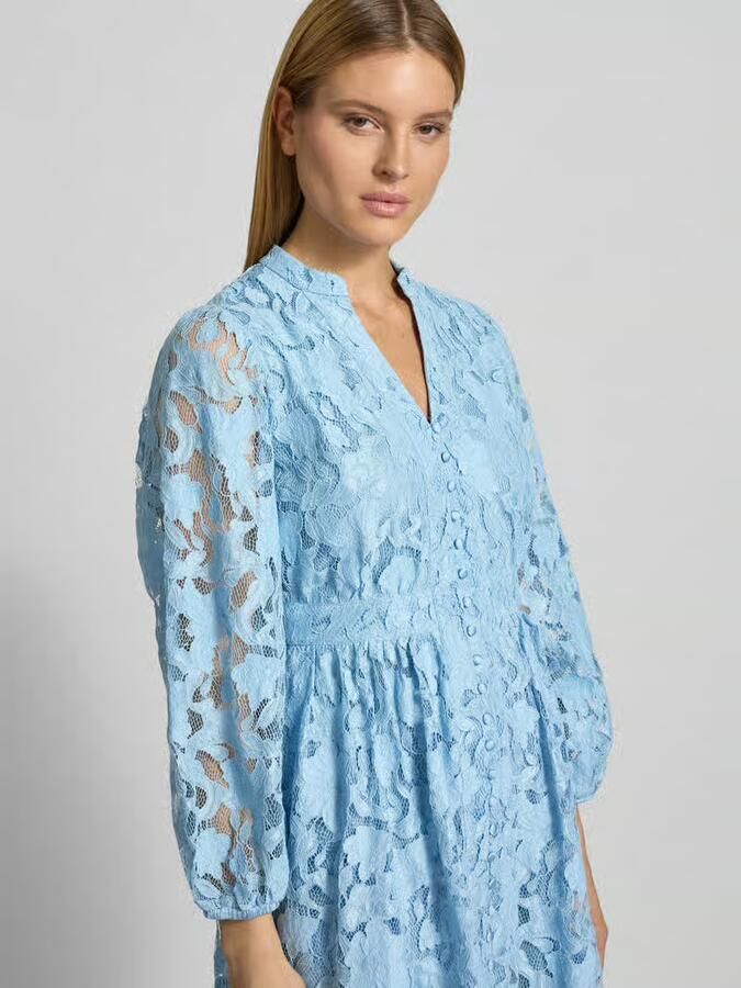 VM by Vera Mont Knielange cocktailjurk van kant met knoopsluiting