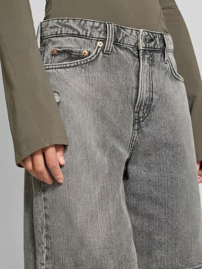 Weekday Regular fit korte jeans in 5-pocketmodel model 'MONTEREY'