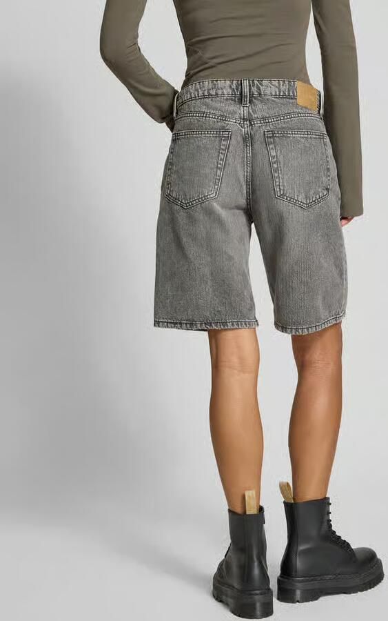 Weekday Regular fit korte jeans in 5-pocketmodel model 'MONTEREY'