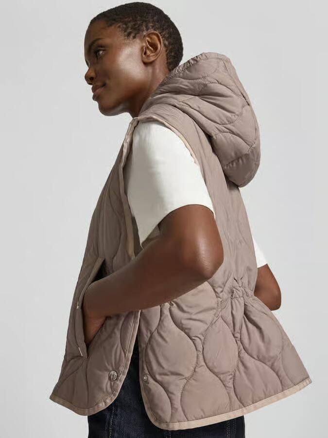 White Label 'Bodywarmer met capuchon en tweewegritssluiting'