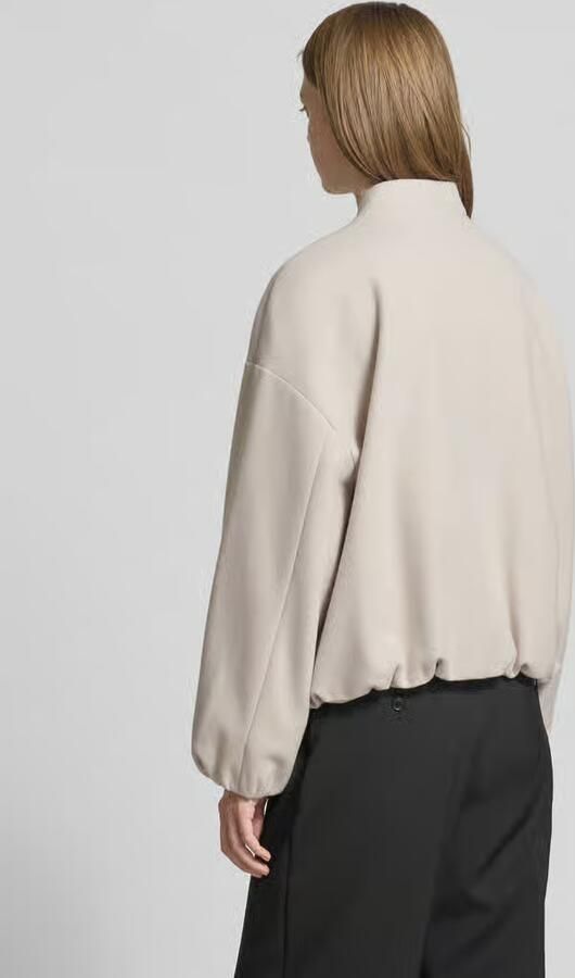 White Label Jack met extra brede schouders en tweewegsritssluiting