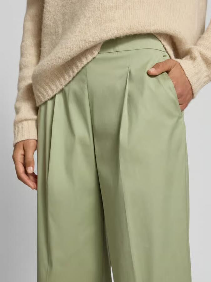 Windsor. Broek met wijde pijpen en persplooien