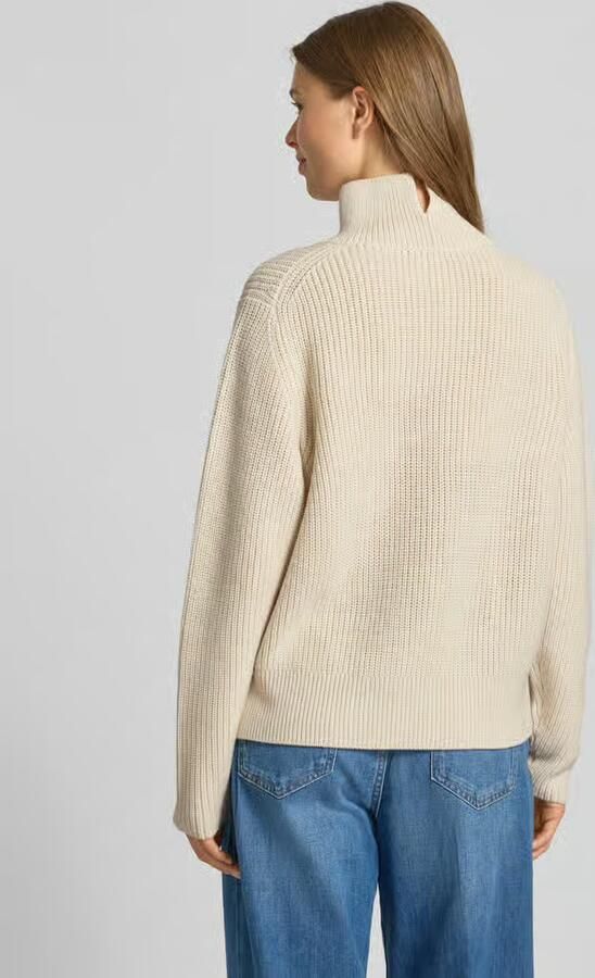 Windsor. Gebreide pullover met geribde opstaande kraag