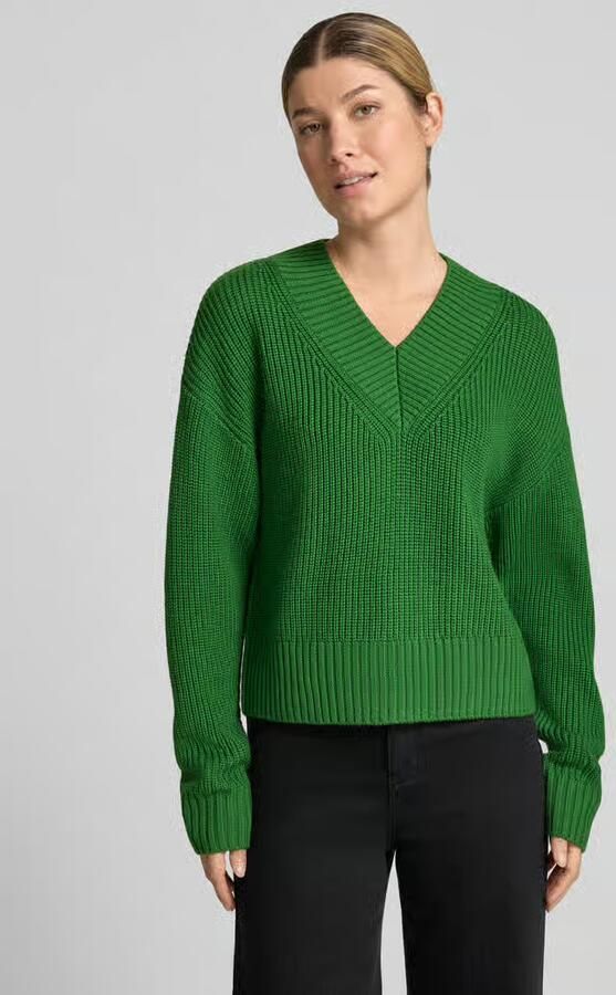 Windsor. Gebreide pullover van scheerwol met v-hals - Foto 3