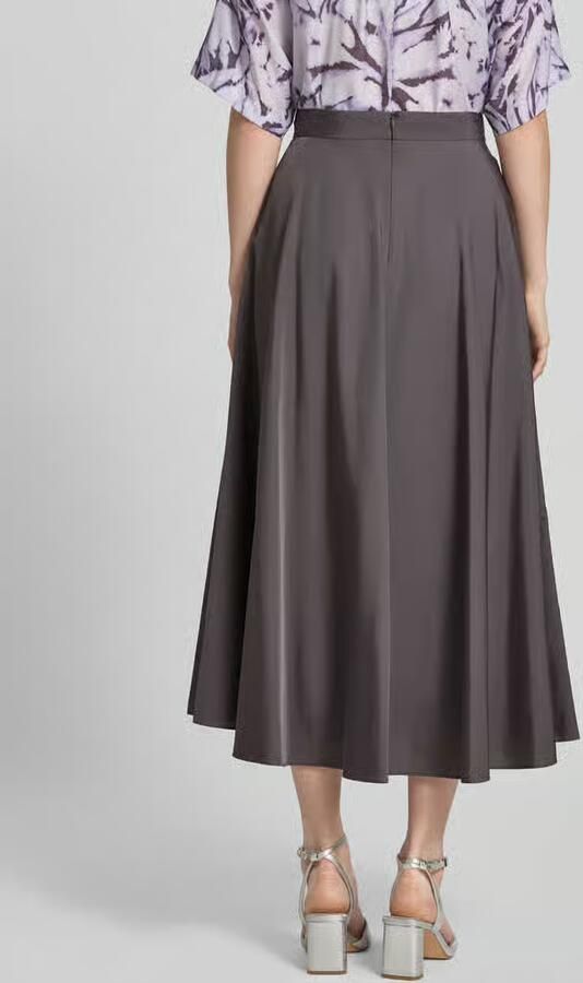 Windsor. Midirok met plooien