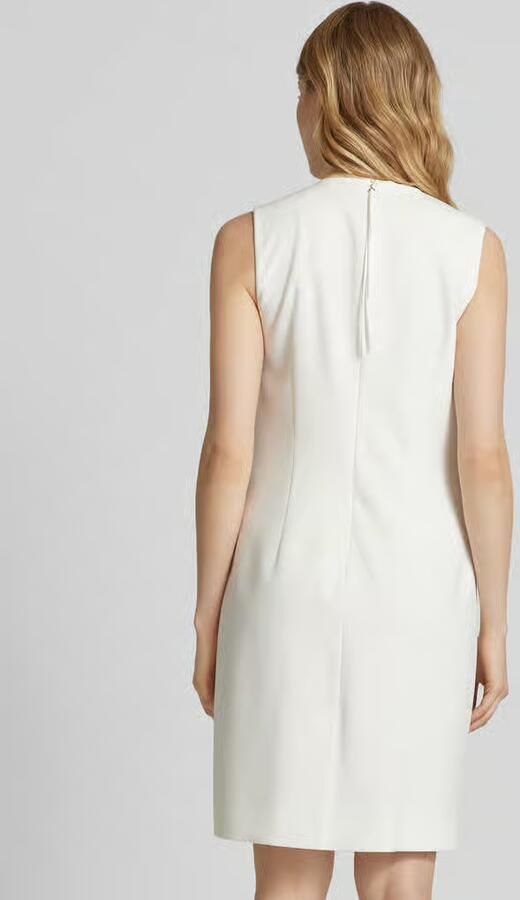 Windsor. Slim fit kokerjurk met naadritssluiting