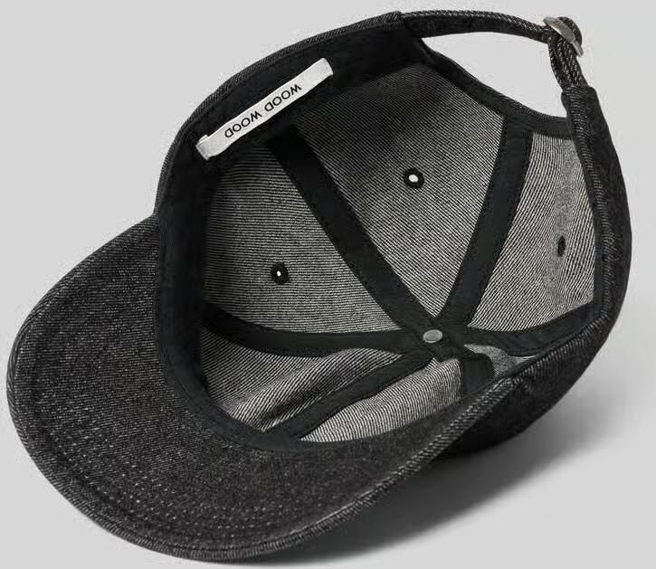 Wood baseballpet met gestikt logo