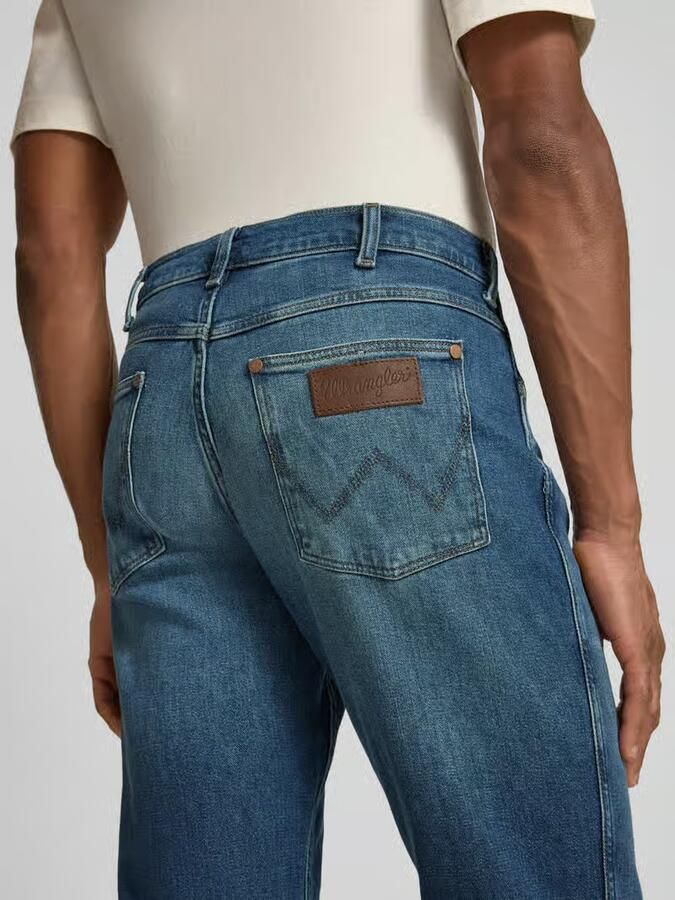 Wrangler Straight fit jeans in 5-pocket-design model 'Greensboro'