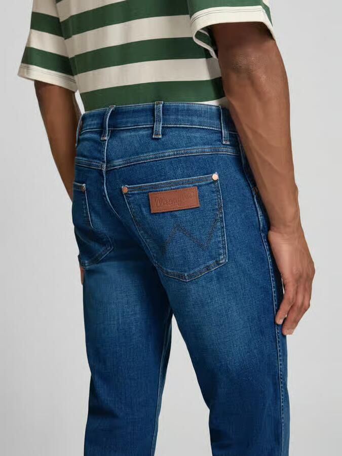 Wrangler Straight fit jeans in 5-pocket-design model 'Greensboro'