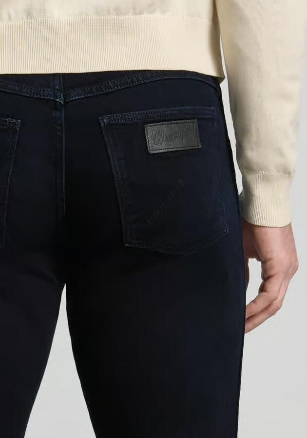 Wrangler Straight fit jeans in 5-pocket-design model 'Greensboro'