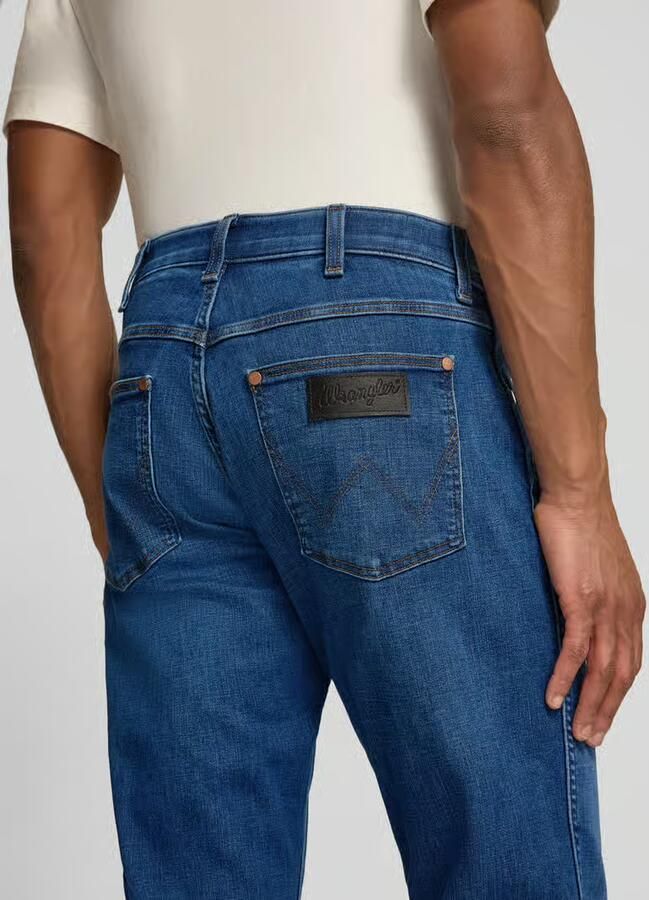 Wrangler Straight fit jeans in 5-pocket-design model 'Greensboro'