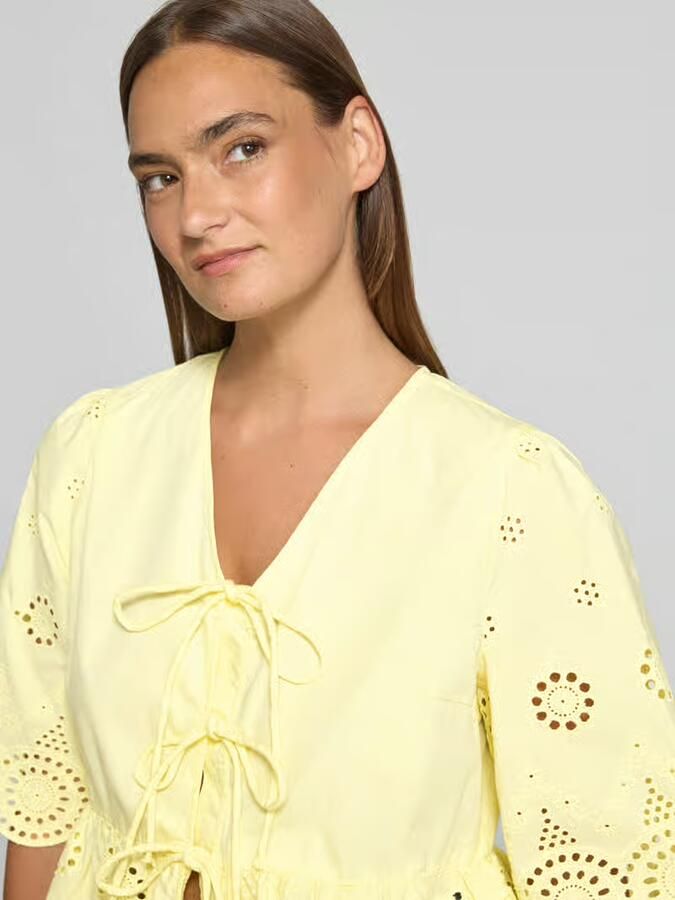 YAS Blouse met broderie anglaise en vetersluiting model 'CORNELIA'